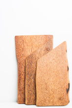 Load image into Gallery viewer, Planche-a-decouper-bois-de-coco-LittleAfrica
