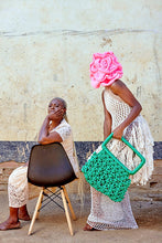Load image into Gallery viewer, VANHUVAMWE-MaTshumaStatementClutch-Sac-vert-Mode3-LittleAfrica
