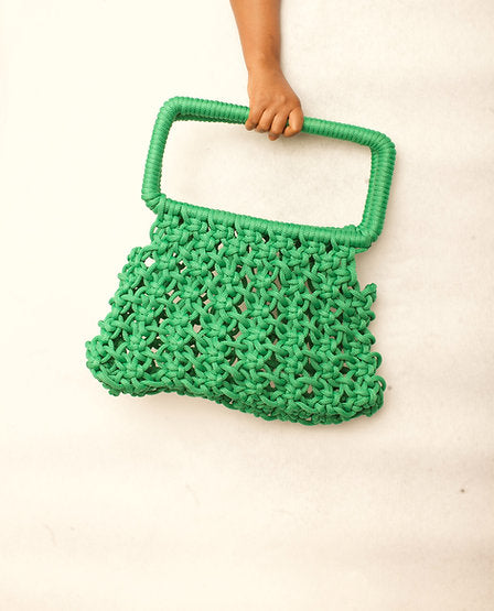 VANHUVAMWE-MaTshumaStatementClutch-Sac-vert-Mode4-LittleAfrica