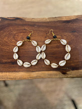 Cargar imagen en el visor de la galería, Boucles d’oreilles - Cowries