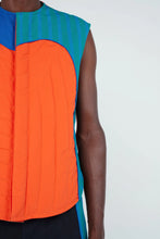 Load image into Gallery viewer, LaurenceAirline - Reversible Abstract Sleeveless Puffer Jacket