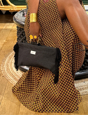 Laurence Airline- ivory baguette bag