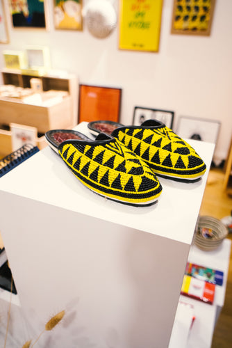 Babouches-perlees-Bamileke-Cameroun-LittleAfrica