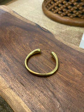 Laden Sie das Bild in den Galerie-Viewer, Handgefertigte Armbänder
