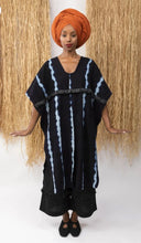 Laden Sie das Bild in den Galerie-Viewer, Laurence Airline- Poncho Cubano Indigo