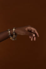 Charger l'image dans la galerie, iLoostre - Collier Joias de Negona, cauris et main de Fatma