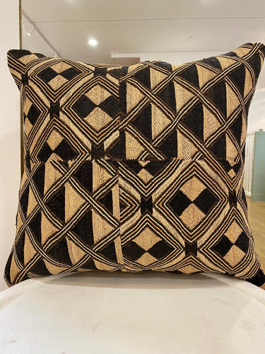 Kilubukila Kuba and raffia pillowcases